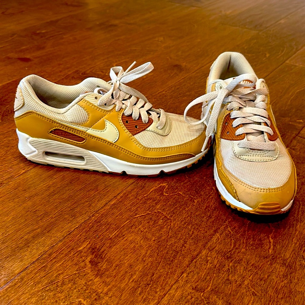 Nike Air size 8 barely worn!